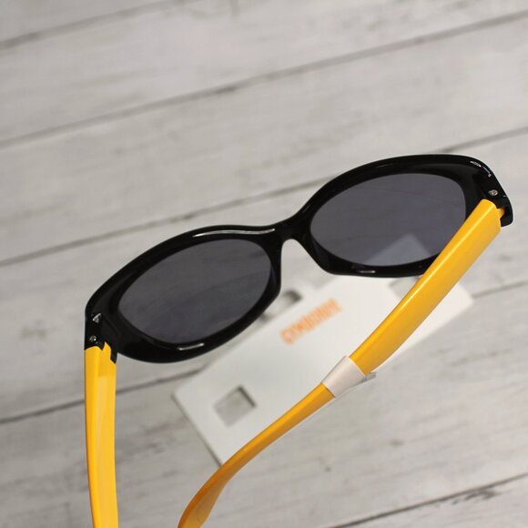 Gymboree Vintage Girl's Top Shorts Sunglasses Size 4 Black Yellow - Picture 7 of 11
